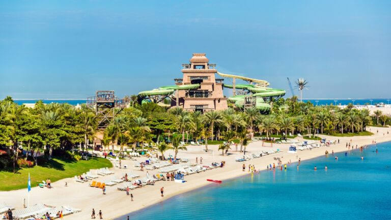 Aquaventure Waterpark – największy aquapark Dubaju