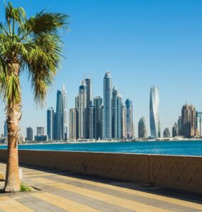 Dubaj na własną rękę czy z biurem podróży? Plusy i minusy