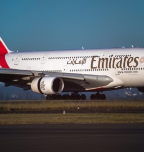 Lotnisko w Dubaju – Porównanie DXB i DWC. Sprawdź, co warto wiedzieć!
