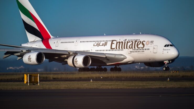 Lotnisko w Dubaju – Porównanie DXB i DWC. Sprawdź, co warto wiedzieć!