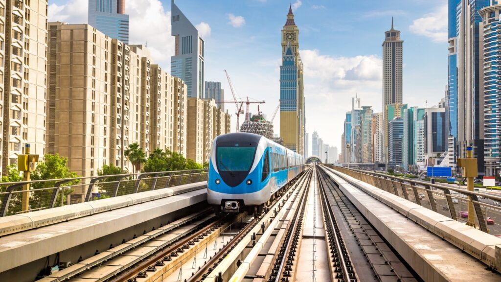 Transport publiczny w Dubaju – wszystko, co musisz wiedzieć