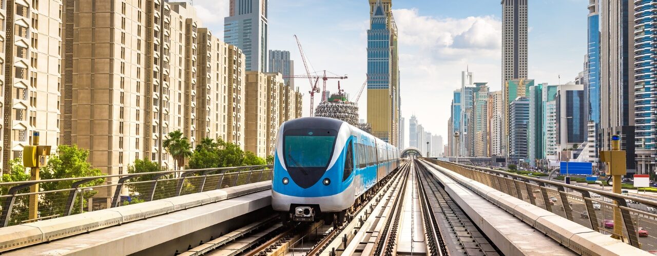 Transport publiczny w Dubaju – wszystko, co musisz wiedzieć