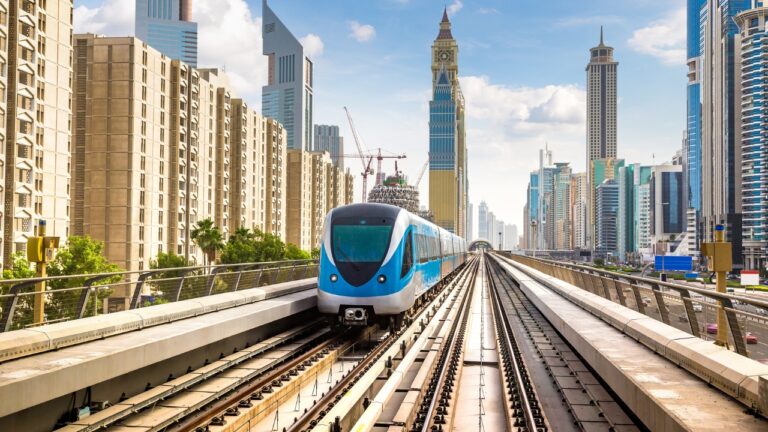 Transport publiczny w Dubaju – wszystko, co musisz wiedzieć