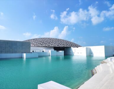 Louvre Abu Dhabi – muzeum sztuki, sprawdź jak dojechać z Dubaju?