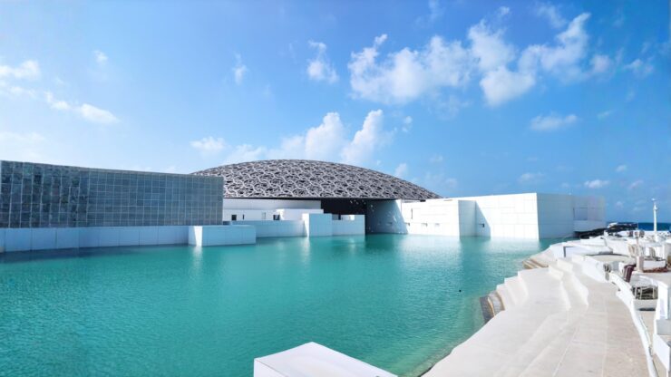 Louvre Abu Dhabi – muzeum sztuki, sprawdź jak dojechać z Dubaju?